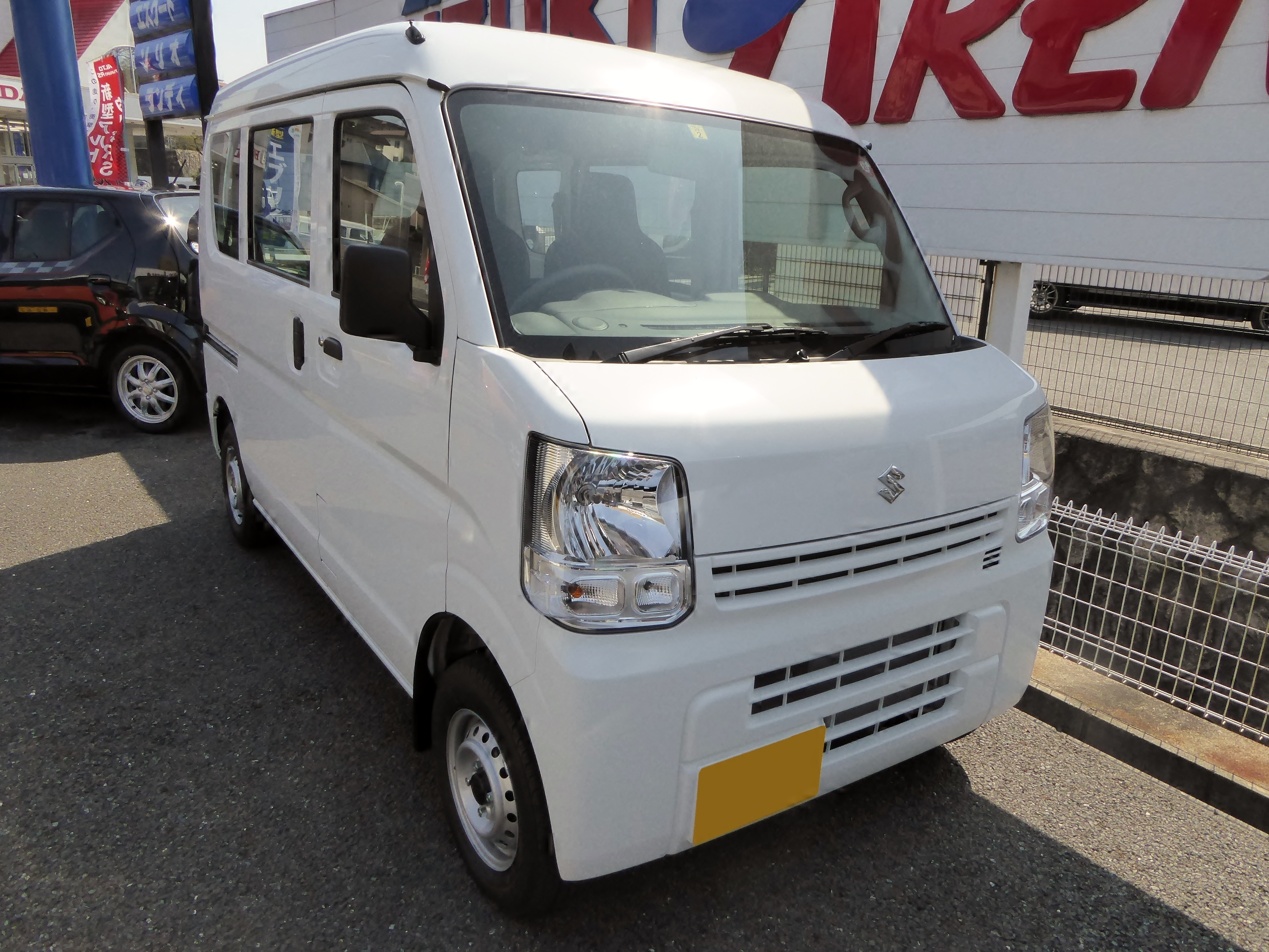 Suzuki Every 7-seat minivan for family travel